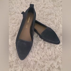 NWT LECHATEAU navy blue suede loafer. (Real leather). Never worn only tried on.